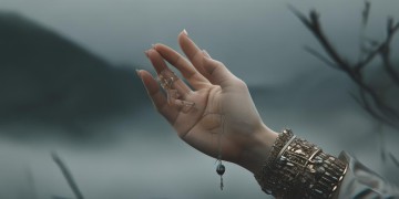 逆水寒手游素问该用什么手？